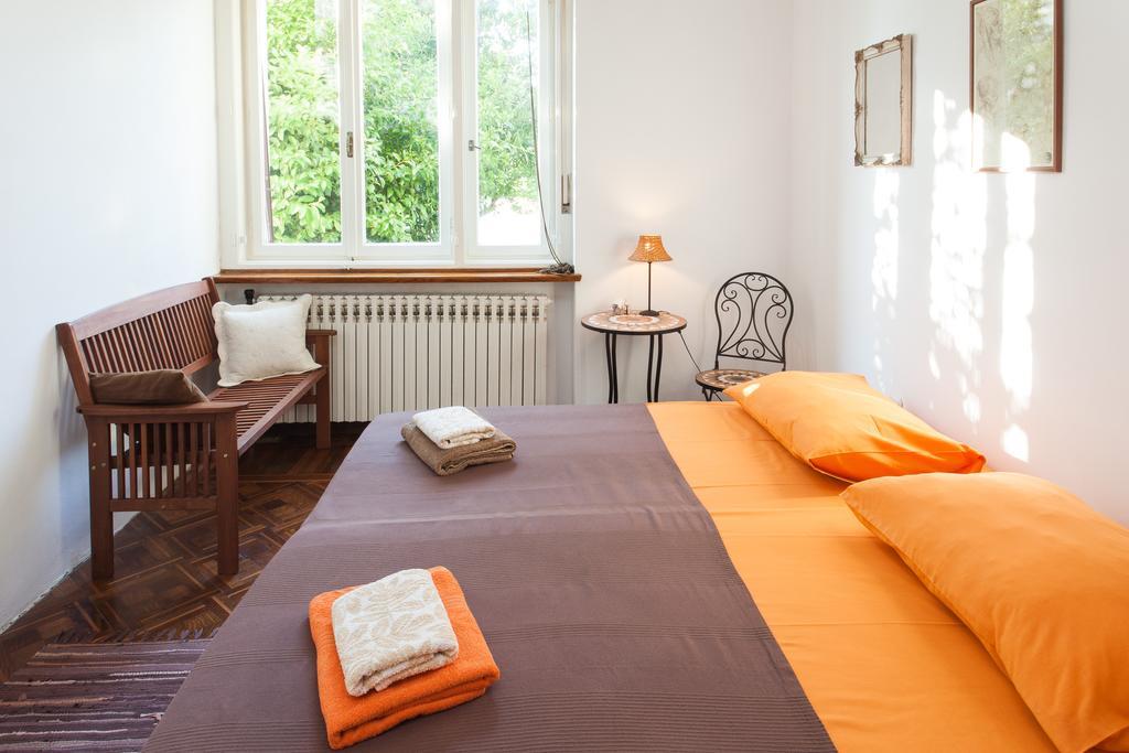 Ira Apartment